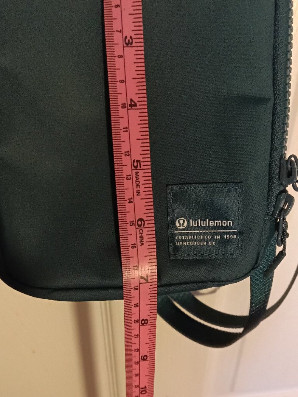 Lululemon Green Adjustable Strap Mini Crossbody Shoulder Bag Travel Pouch - Picture 7 of 7